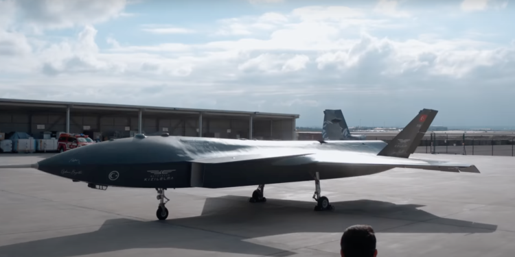 Newsweek:  Newsweek, Kızılelma’nın ilk uçuşunu “Ukrayna İHA Tedarikçisi İnsansız ‘Süpersonik’ Savaş Uçağını Başarıyla Uçurdu”