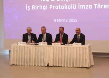 Bakan Kasapoğlu, İZTO Başkanı Mahmut Özgener, EBSO Başkanı Ender Yorgancılar ile Bilişim Vadisi Genel Müdürü Ahmet İbrahimcioğlu’nun katılımıyla protokol imzalandı