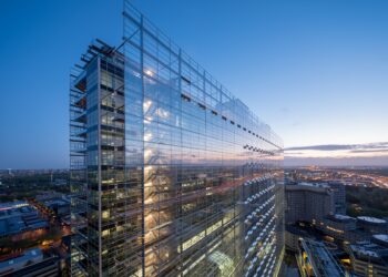 Birleşmiş Milletler, üretilen tüm plastiklerin yaklaşık %36’sının tek kullanımlık gıda ve içecek kapları da dahil olmak üzere ambalajlama için kullanıldığını tahmin ediyor.