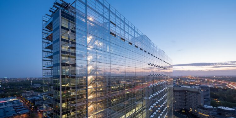 Birleşmiş Milletler, üretilen tüm plastiklerin yaklaşık %36’sının tek kullanımlık gıda ve içecek kapları da dahil olmak üzere ambalajlama için kullanıldığını tahmin ediyor.