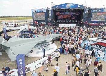Dünyanın en büyük Havacılık, Uzay ve Teknoloji Festivali olan TEKNOFEST, beşinci gününde yağmura rağmen büyük bir katılım ile gerçekleşti.